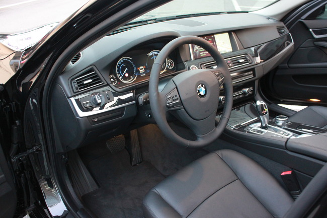 BMW 520d xDrive 내관편, 세단의 매력을 한껏 뽐내다 - 누군가의 드림카 스토리