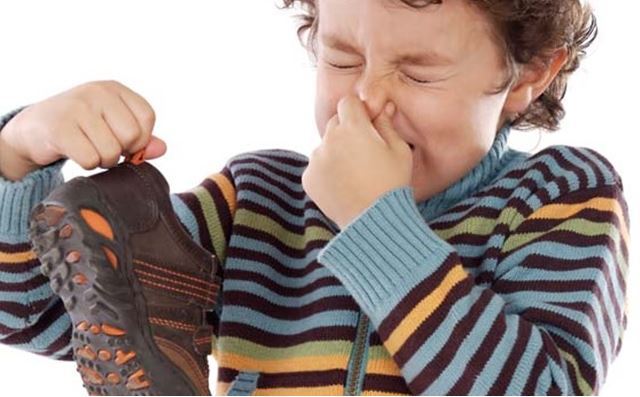 신발에서 냄새 안 나게 하는 9가지 방법
