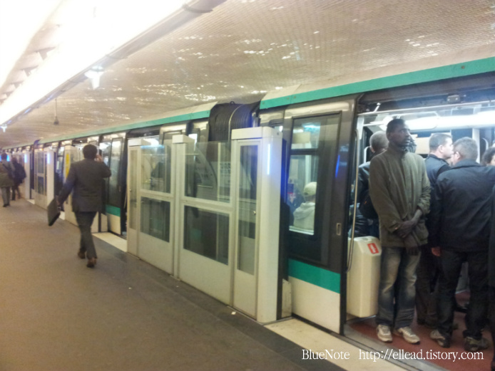 <파리에서 지하철 타는 법 > 지하철 노선도 및 지하철 풍경
