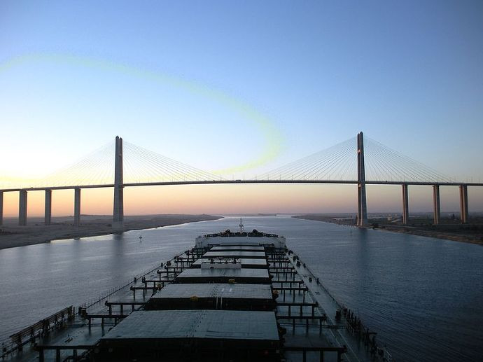 이집트, 40억불 규모 또하나의 '수에즈 운하' 건설한다 Egypt plans to dig new Suez Canal costing $4 billion VIDEO