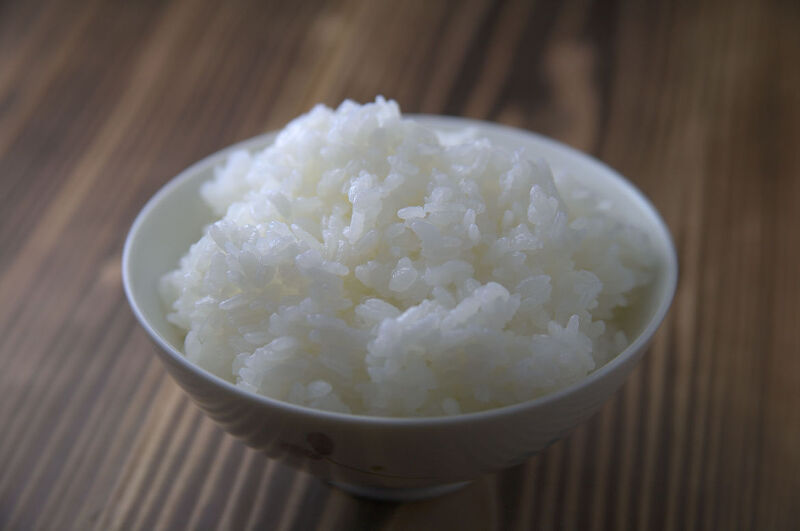 쌀밥만 먹으면 각기병에 걸릴 수 있다.
