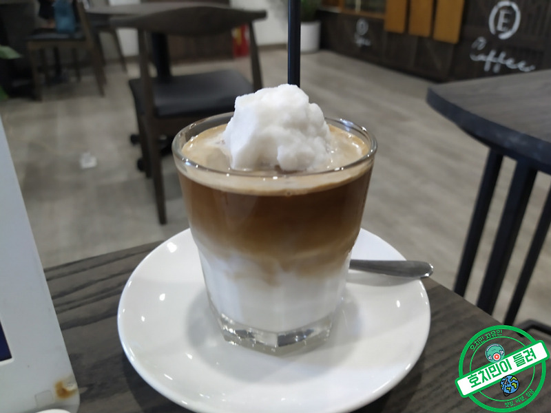 베트남 코코넛 스무디 - 호치민 trung nguyen legend coffee