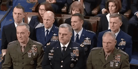 트럼프의 핵무기 강화 발언을 들은 장군들의 표정.gif