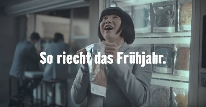 '백인 남성이 입던 속옷을 구매하는 아시아 여성`..독일 인종차별 광고 항의서명운동 나선 유학생
