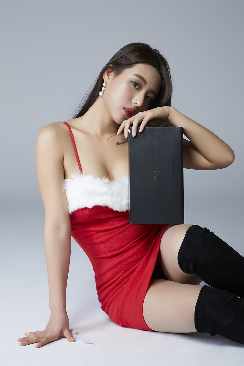 미리크리스마스 섹시산타 정유나, 청순글래머 화보공개 ‘섹시미 물씬’