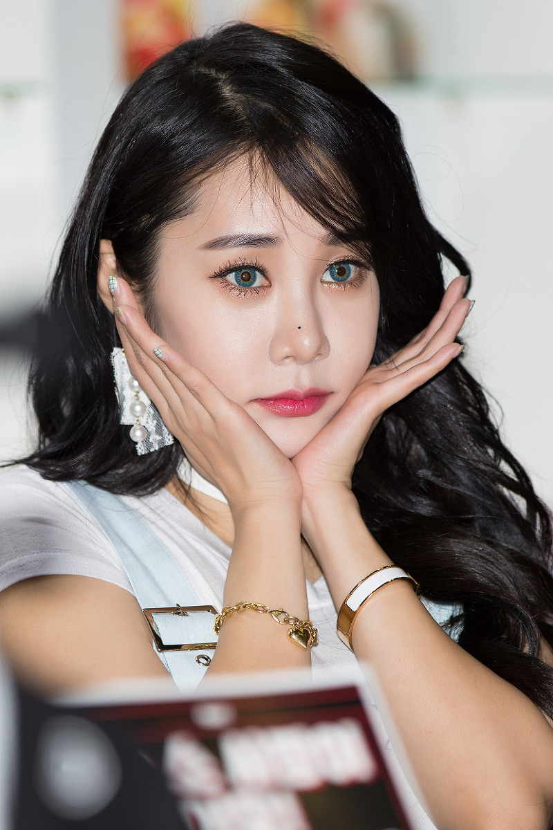 미스맥심 모델 강하빈, '볼륨감 넘치는 섹시 베이글녀 강하빈' (2019서울모터쇼)