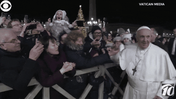 무례한 여성의 행동에 화가난 교황님 결국 공식 석상에서 사과를 표함