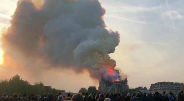 ‘노트르담 대성당 화재’ 프랑스에 국제사회가 싸늘한 까닭은?