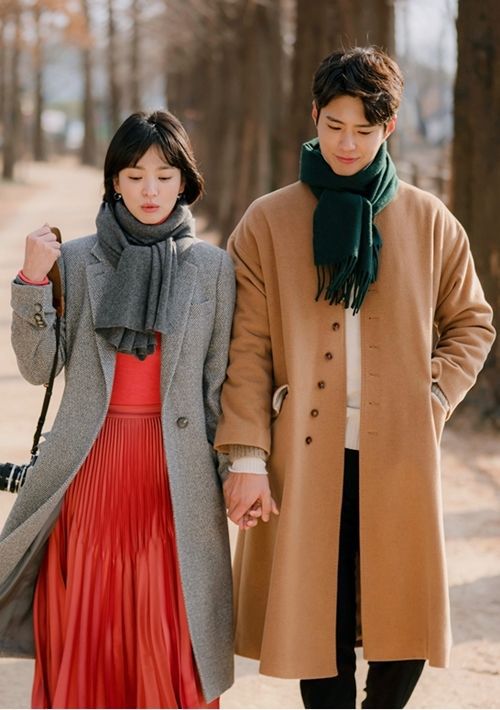 tvN 수목드라마 '남자친구' 달달 연인포스 송혜교x박보검 커플 화보같은 숲길 데이트