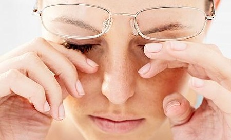 눈이 뻑뻑한 안구건조증 증상과 치료