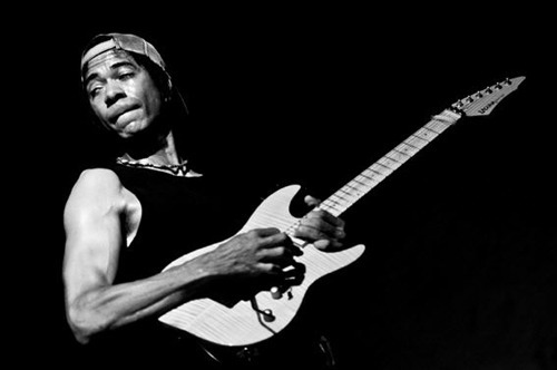 Howe II (Greg Howe) -  