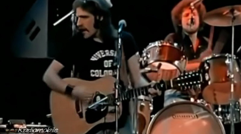 Eagles - Hotel California (Live '77) Lyrics (Blocked in US)