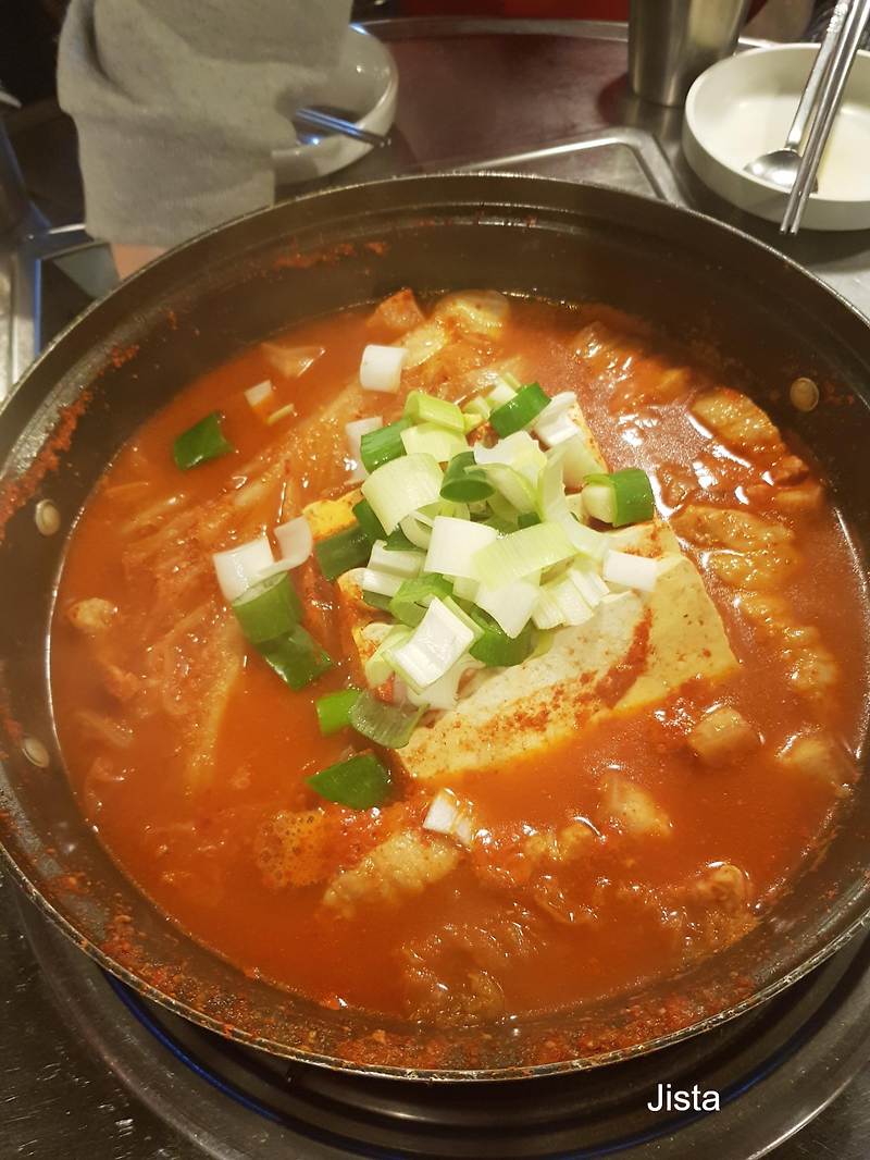 [신촌 점심 찌개 맛집] 소주한잔 마시기에 최고 가성비 안주 :: 다발 김치찌개 리뷰