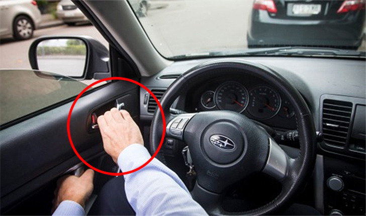 네덜란드 사람들이 반드시 오른손으로만 자동차 문을 여는 이유