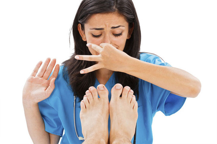 고약한 발 냄새를 한 번에 없애는 방법 10가지