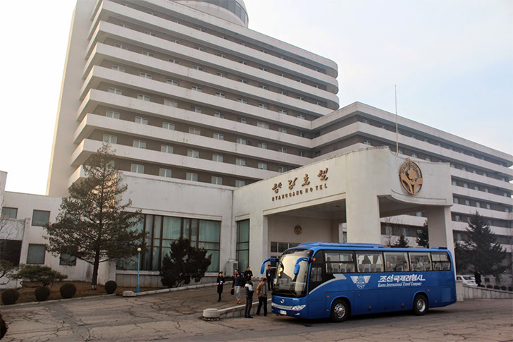 유명 여행사이트에서 최악의 후기로 매장당하는 북한 6성급 호텔