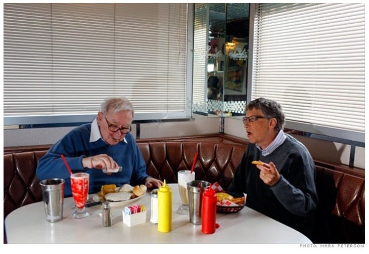 빌게이츠와 워렌 버핏 - 햄버거 함께 먹는 특이 사진!