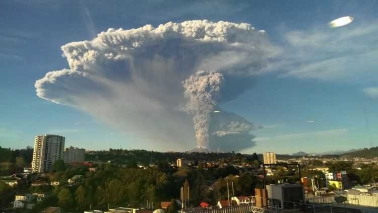 칠레에서 터진 화산