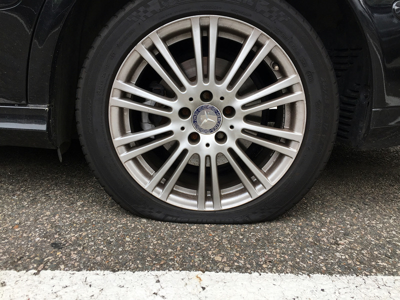 오래된 벤츠에도 있는 타이어 점검기능 : TPMS의 중요성