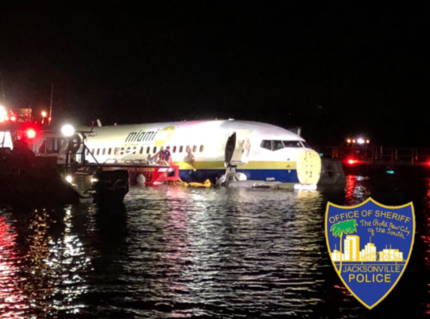 보잉 또 사고…143명 태운 여객기 강에 빠져 2명 부상보잉 737
