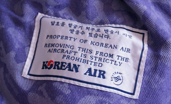 기내 항공 담요를 들고나오면 실제로 처벌받을까?