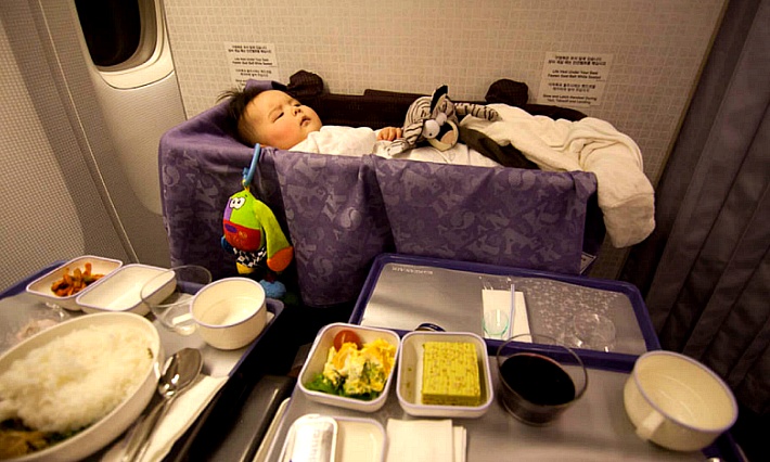 갓난아기와 함께 비행기에 타면 받을 수 있는 놀라운 혜택