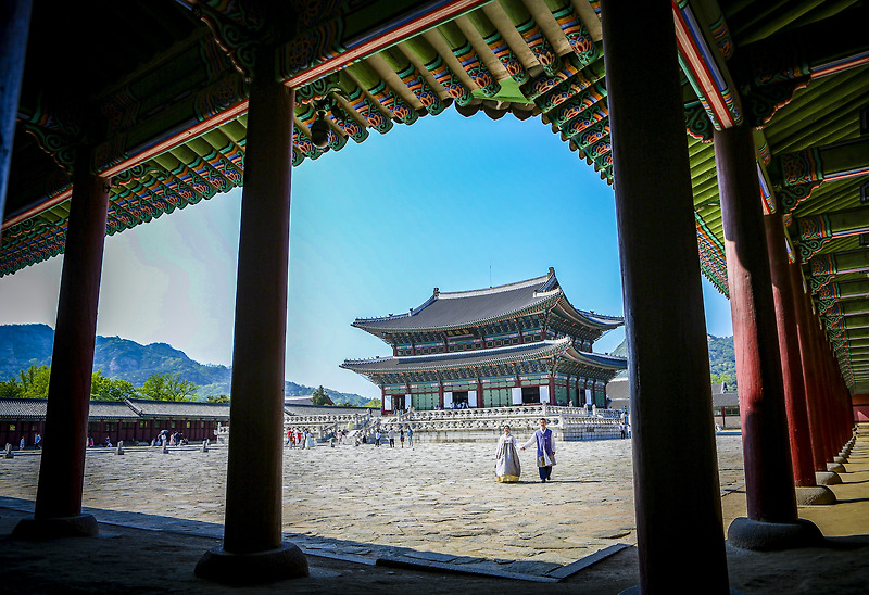 Let's learn about Gyeongbokgung Palace, an essential course for traveling to Korea.서촌사진관