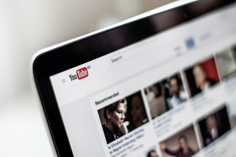 유튜브 소규모 채널에도 광고, 채널 수익은 유튜브가 다 가져간다.