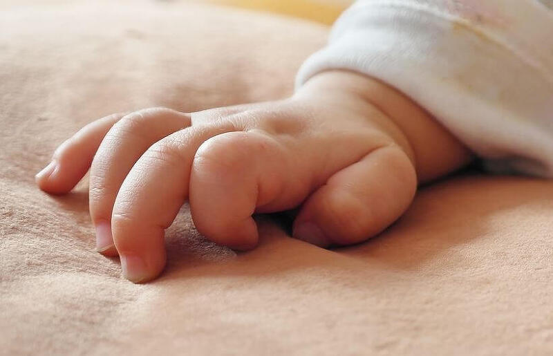 7개월~10개월 아기 손놀림 발달 및 검사하는 방법