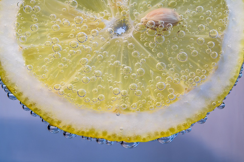 레몬수를 마시면 체중 감량에 도움이 될까?