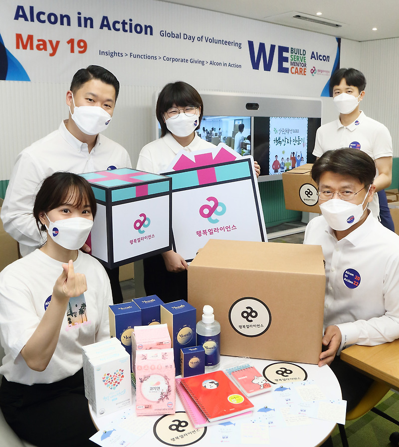 행복얼라이언스ㆍ한국알콘, 결식우려아동 위한 '기초 생필품 패키지' 포장 자원봉사 진행