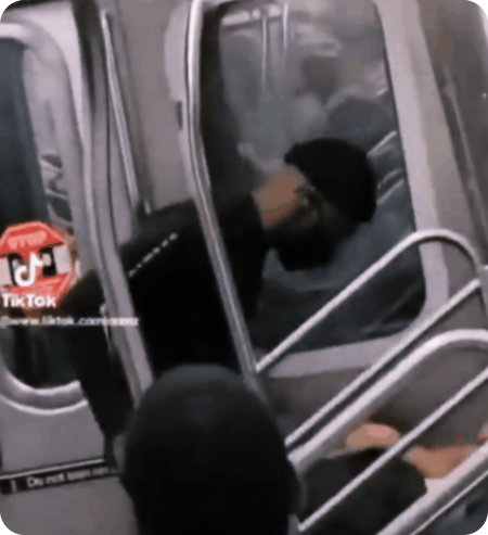 뉴욕 지하철서 흑인이 아시아인 무차별 폭행, 결국 혼절(feat.아사아인 대상 증오범죄 논란)