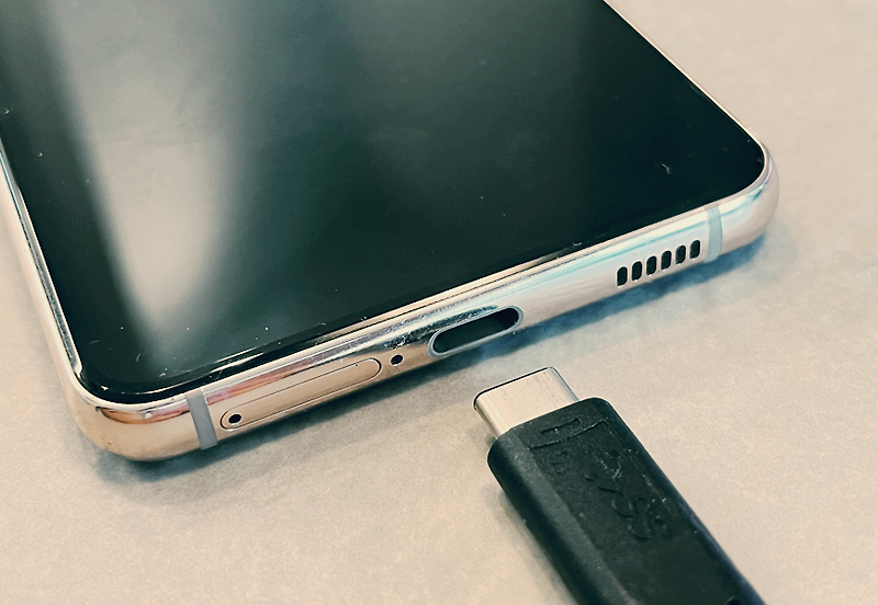 USB C 케이블에 따라 바뀌는 스마트폰의 기능