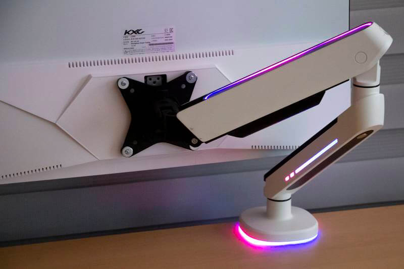 [상세리뷰] LED가 결합된 카멜마운트 HMA2 RGB 모니터 암