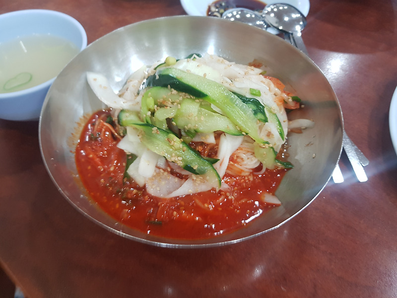 정쉡의 맛집 (구 여의도 백화점) 비빔국수 & 닭칼국수 진주집