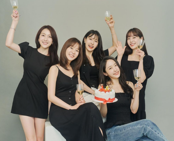 카라 데뷔 15주년 기념샷 단체사진 공개 구하라 태그