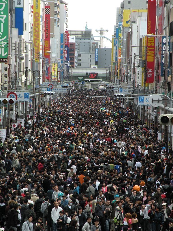 일본 닛폰바시 스트리트 페스타 서브 컬쳐 축제에서 경비 서던 어느 미녀 스시녀 경비 업체 여직원