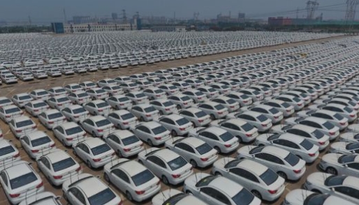 중국 반도체 부족으로 신차 판매량 급감