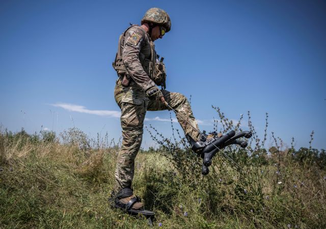 지뢰밭 된 우크라이나… 대반격 위해 우크라이나군 ‘스파이더 부츠(거미 신발)’ 지급