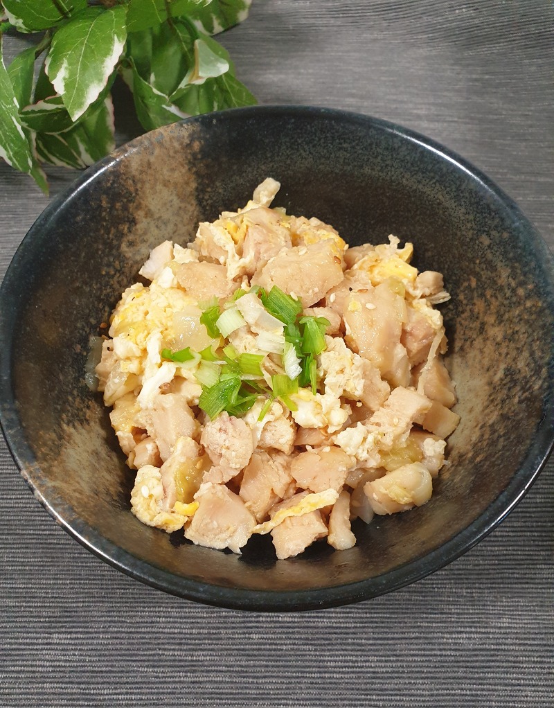 다이어트 용으로 만든 닭가슴살 오야꼬동, 일본식 닭고기 덮밥