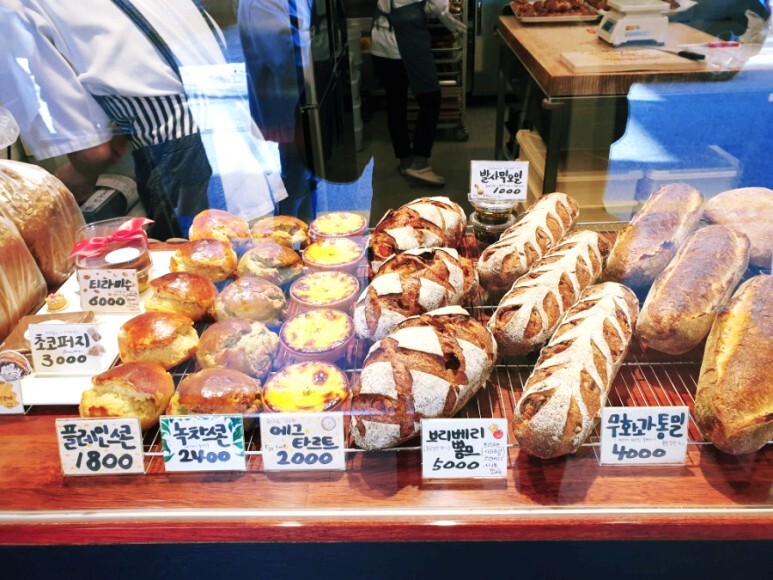 줄 선 보람이 있는 정말 친절하고 맛난 곳! 새마을시장 잠실 잠실새내 효모 베이커리