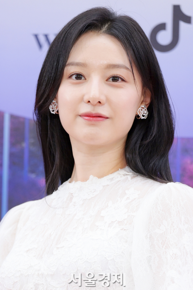 김지원 나이 배우 프로필 결혼 남자친구 가족 학력 고향 근황 리즈 닮은꼴