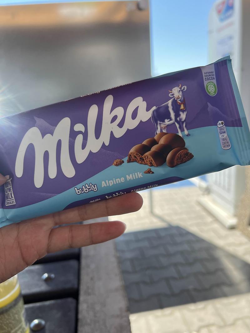 체코 공화국(Czech Republic)에서 밀카 초코릿 버블(Milka bulle - Alpine Milk) 먹기