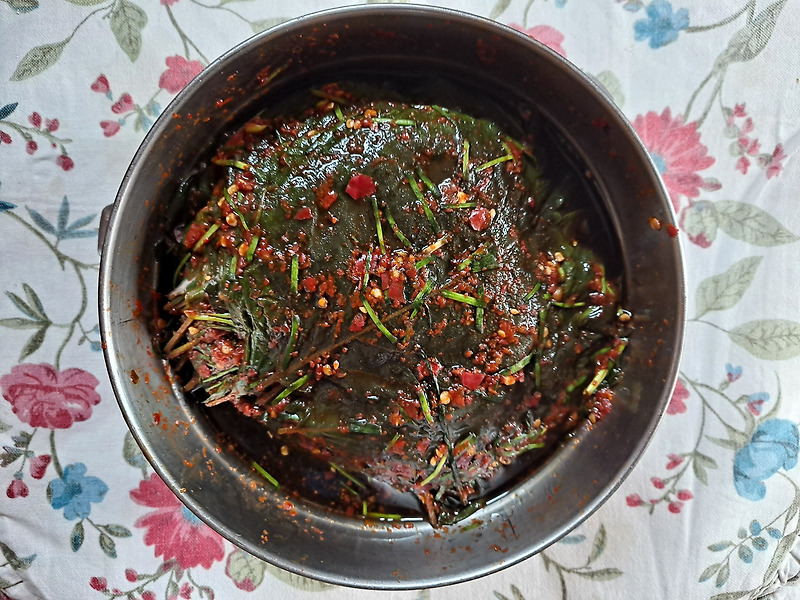 향긋하고 짭조름한 밥도둑, 깻잎김치(Perilla Leaf Kimchi)