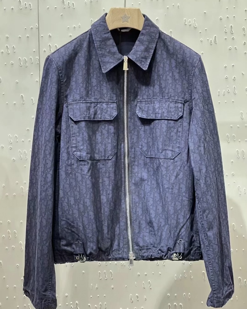 디올 집업 블루종 재킷 자켓 243D587AY517 C589은 디올의 최신 컬렉션에서 선보이는 스타일리시한 아이템입니다. 리밋플 review