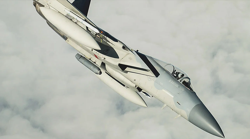 미 공군 F-15 Eagle 전투기의 적외선 탐지 추적 포드 - 2021.12.30