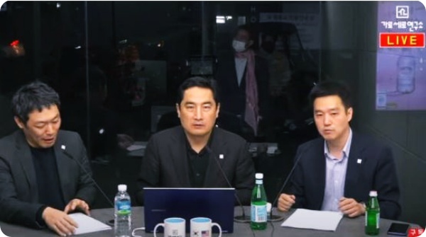 '가세연' 강용석 변호사, 경찰에 긴급체포...명예훼손 혐의