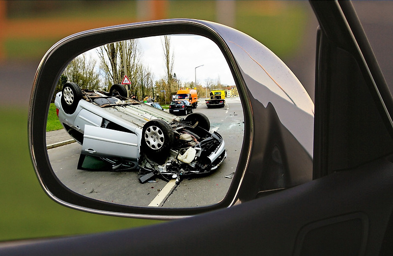 교통사고 시 안전한 대처 방법과 주의사항