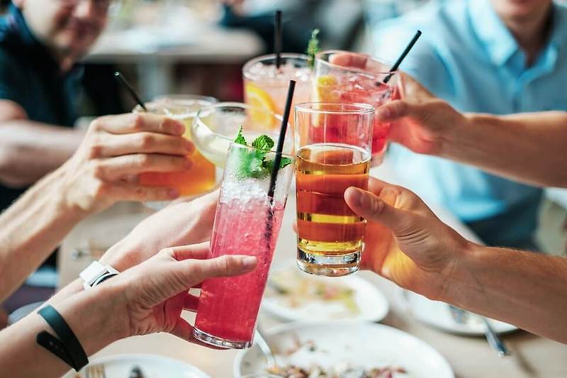 술자리에서 똑같이 마셔도 덜 취하는 방법 꿀팁(RU21,헤포스시럽,글루콤,레독신)