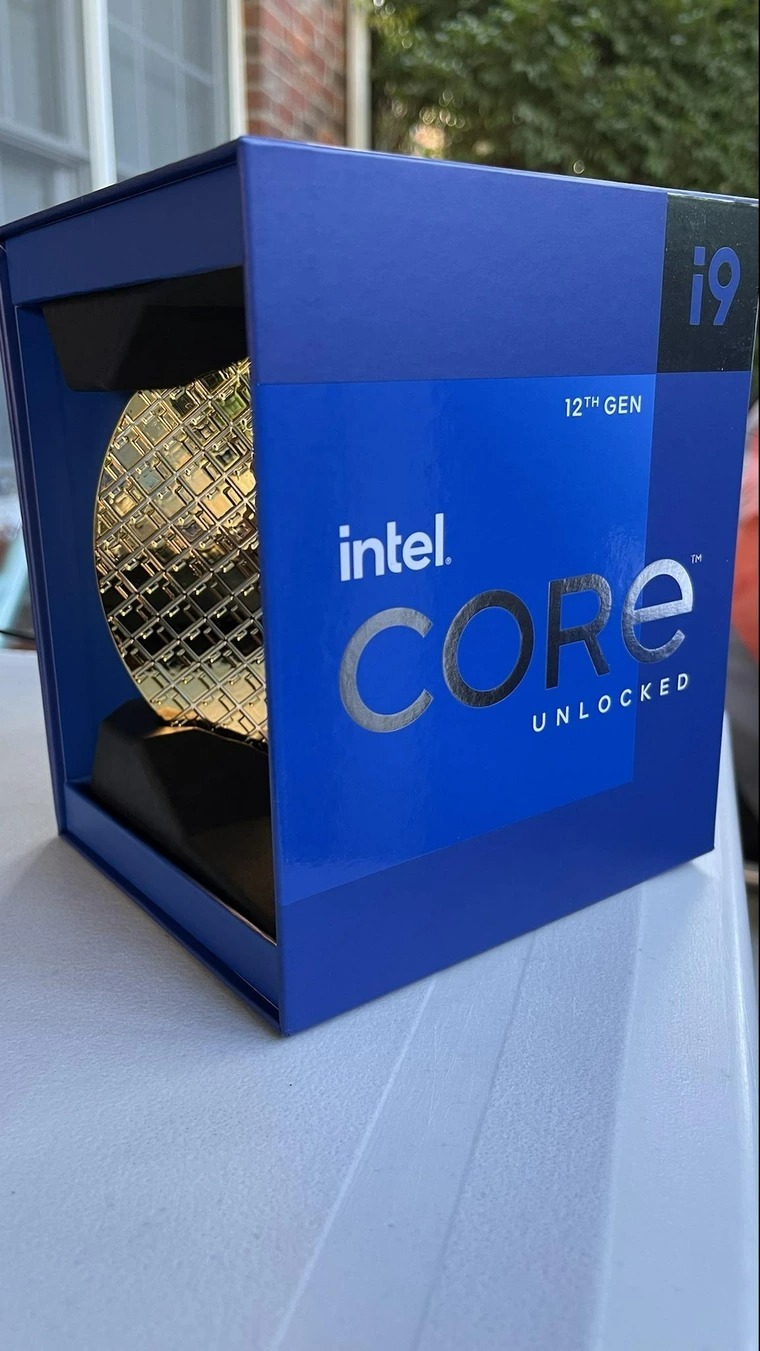 인텔 12세대 i9-12900K 개봉기, 웨이퍼 모양의 특이한 패키지